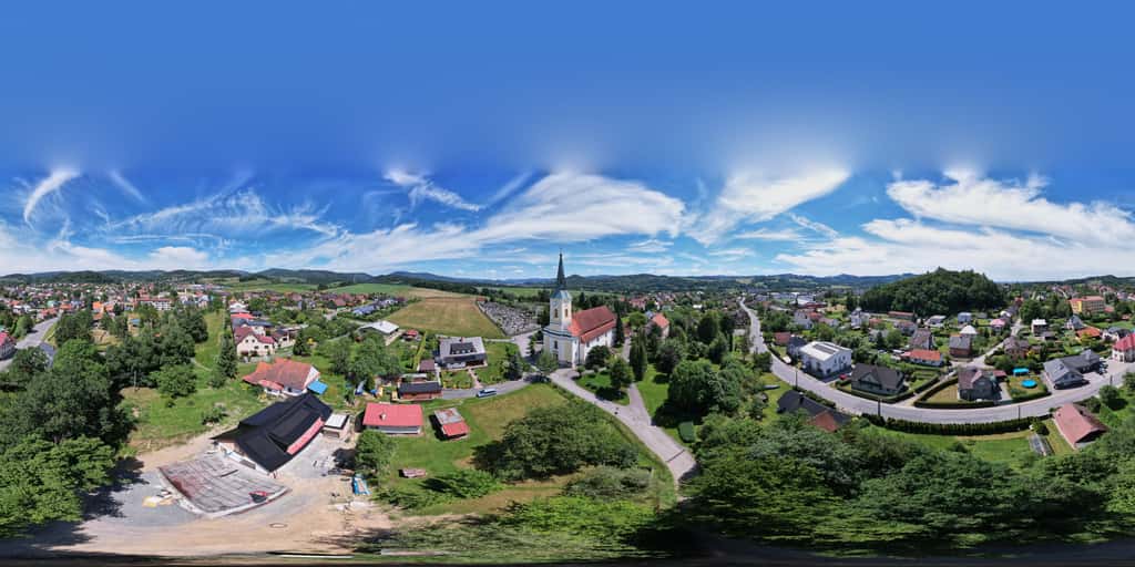 Letecký pohled na kostel sv. Kateřiny a přilehlý hřbitov